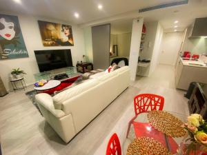 a living room with a white couch and a table at Modern, Clean, Luxury at the Right Price..... in Maribyrnong