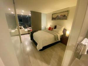 Pelan lantai bagi Modern, Clean, Luxury at the Right Price.....