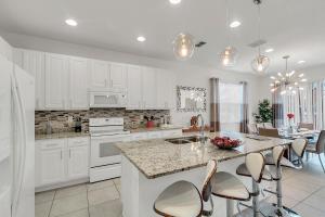 Kuchyň nebo kuchyňský kout v ubytování 5 Bedrooms 5 Bathrooms Sonoma 2669 Ca