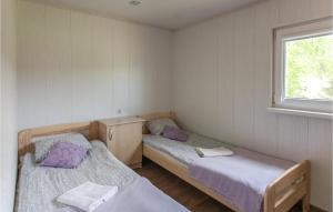 Posteľ alebo postele v izbe v ubytovaní 2 Bedroom Cozy Home In Biskupiec