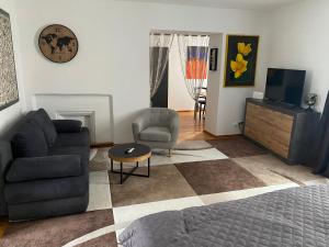 Televízia a/alebo spoločenská miestnosť v ubytovaní B&B bei Pepe Nero.