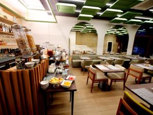Restoran ili neka druga zalogajnica u objektu Porta Nobre - Exclusive Living Hotel