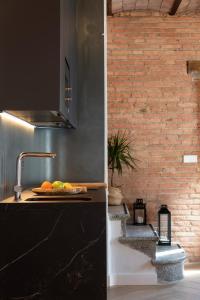 Kuchyň nebo kuchyňský kout v ubytování FERALA SUITES ALBAYZíN