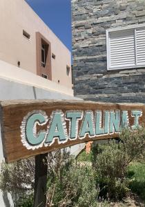 een bord voor een restaurant voor een gebouw bij Departamento Catalina Ⅰ in Federación