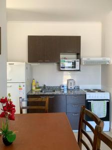 Een keuken of kitchenette bij Departamento Catalina Ⅰ