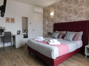A bed or beds in a room at Porta alla Croce Guest House