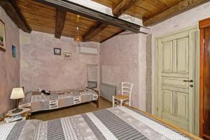 Posteľ alebo postele v izbe v ubytovaní Erisa in Trošti (Haus für 6 Personen)