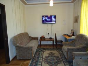 Зона вітальні в Guest House Lviv