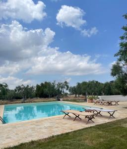 The swimming pool at or close to Masseria I Raffi b&b