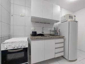 Η κουζίνα ή μικρή κουζίνα στο Apartamento encantador no Edifício Manhattan