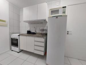 Η κουζίνα ή μικρή κουζίνα στο Apartamento encantador no Edifício Manhattan +7 φωτογραφίες