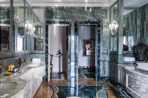 Um banheiro em The St. Regis Rome