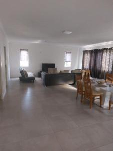 Seating area sa Cozy Place