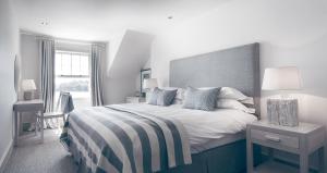 St Mawes Hotel客房内的一张或多张床位