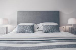 St Mawes Hotel客房内的一张或多张床位