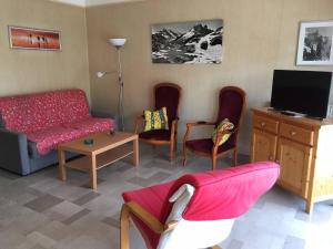 Televízia a/alebo spoločenská miestnosť v ubytovaní Appartement F2 avec Terrasse, Parking et WiFi, Animaux Acceptés, proche Amélie-les-Bains. - FR-1-703-13
