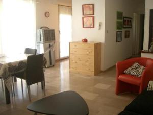 Posedenie v ubytovaní Appartement F2 climatisé, balcon, proche Thermes d'Amélie-les-Bains - FR-1-703-21