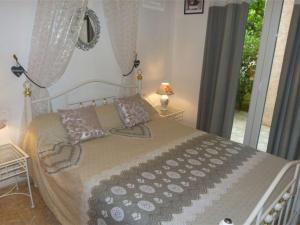 Posteľ alebo postele v izbe v ubytovaní Maison F3 avec jardin, terrasse, parking, WIFI, animaux admis - Céret - FR-1-703-43