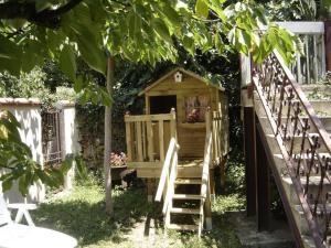 Vonkajšia záhrada v ubytovaní Maison F3 avec jardin, terrasse, parking, WIFI, animaux admis - Céret - FR-1-703-43