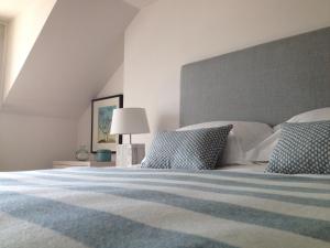 St Mawes Hotel客房内的一张或多张床位