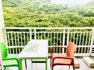 Μπαλκόνι ή βεράντα στο Pico De Loro Hamilo Coast beach and Country Club - Myna B One Bedroom