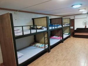 Postel nebo postele na pokoji v ubytování Pakse Backpacker Hostel2023