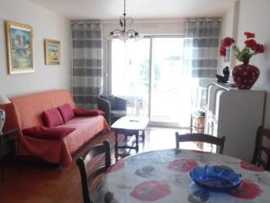 Posedenie v ubytovaní Appartement F2 spacieux avec loggia et garage à 500m des Thermes - 4 couchages, animaux acceptés - FR-1-703-91