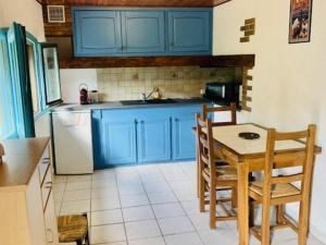 Η κουζίνα ή μικρή κουζίνα στο Appartement Confortable en Pleine Nature à Arles-sur-Tech - Parking et Animaux Acceptés - FR-1-703-99 +3 φωτογραφίες