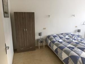 Posteľ alebo postele v izbe v ubytovaní Appartement F2 avec Terrasse et Parking, Proche Cures et Centre-ville - Amélie-les-Bains - FR-1-703-142