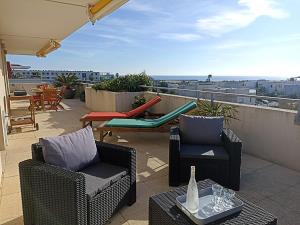Balkón alebo terasa v ubytovaní Superbe 4 pièces avec terrasse, clim, piscine et parking à Sète - FR-1-338-493