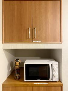 a microwave oven sitting on top of a table at 和縁WAEN in Tokyo