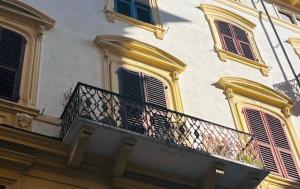 a balcony on the side of a building with windows at Grandmas 5 terre in La Spezia