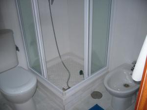 A bathroom at Apartamentos Alamare