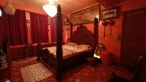 Postel nebo postele na pokoji v ubytování Donggang Town B&B