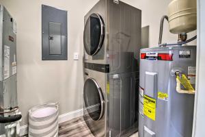 a laundry room with a washer and dryer at Refreshing Tennessee Vacation Rental! in La Follette