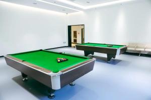 two billiard tables in a room with sidx sidx sidx at 潍坊富华大酒店a座 in Weifang