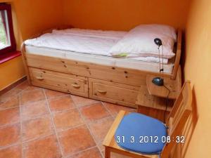 a bedroom with a bed and a desk with a desk at Erholung in der Natur - Urlaub im Alten Forsthaus in Zingst