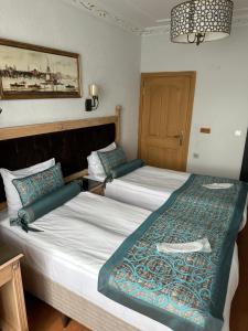 two beds in a hotel room with at Blue Tuana Hotel in Istanbul