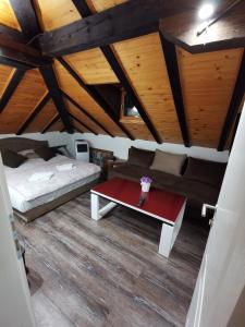 Postel nebo postele na pokoji v ubytování Pansion Oscar Summer Garden
