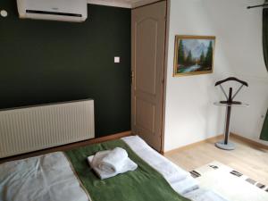Postel nebo postele na pokoji v ubytování Mözsi Apartman Tolna