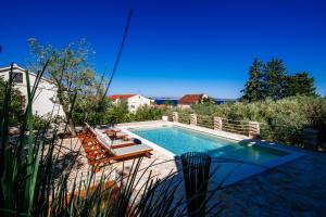Bazén v ubytování Apartment Serenity with Private Pool Near the Beach nebo v jeho okolí
