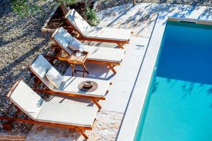 Bazén v ubytování Apartment Serenity with Private Pool Near the Beach nebo v jeho okolí