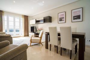 TV a/nebo společenská místnost v ubytování Los Robles de Los Arqueros golf 3 bedrooms apartment.