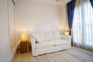 Posezení v ubytování Los Robles de Los Arqueros golf 3 bedrooms apartment.