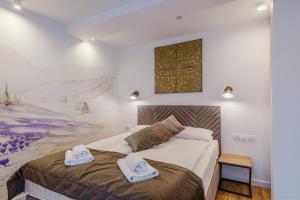 Posteľ alebo postele v izbe v ubytovaní REZYDENCJA ORNAK 5 - stylowe apartamenty z balkonami i jacuzzi, 5 min pieszo do Krupówek, IZBY PODHALAŃSKIE