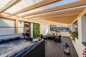Posedenie v ubytovaní REZYDENCJA ORNAK 5 - stylowe apartamenty z balkonami i jacuzzi, 5 min pieszo do Krupówek, IZBY PODHALAŃSKIE