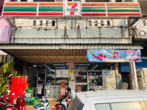 Supermarket nebo jiné obchody v  apartmánu nebo okolí