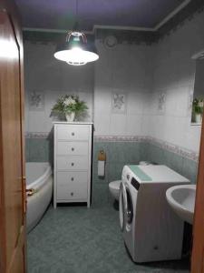 Ett badrum på Apartament 65 m2 w centrum Łowicza