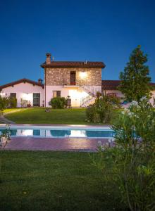 a house with a swimming pool in the yard at B&B Villa Barbarossa in Petrignano