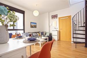 Posedenie v ubytovaní -MalagaSunApts-Romantic Private Terrace&Shared Pool